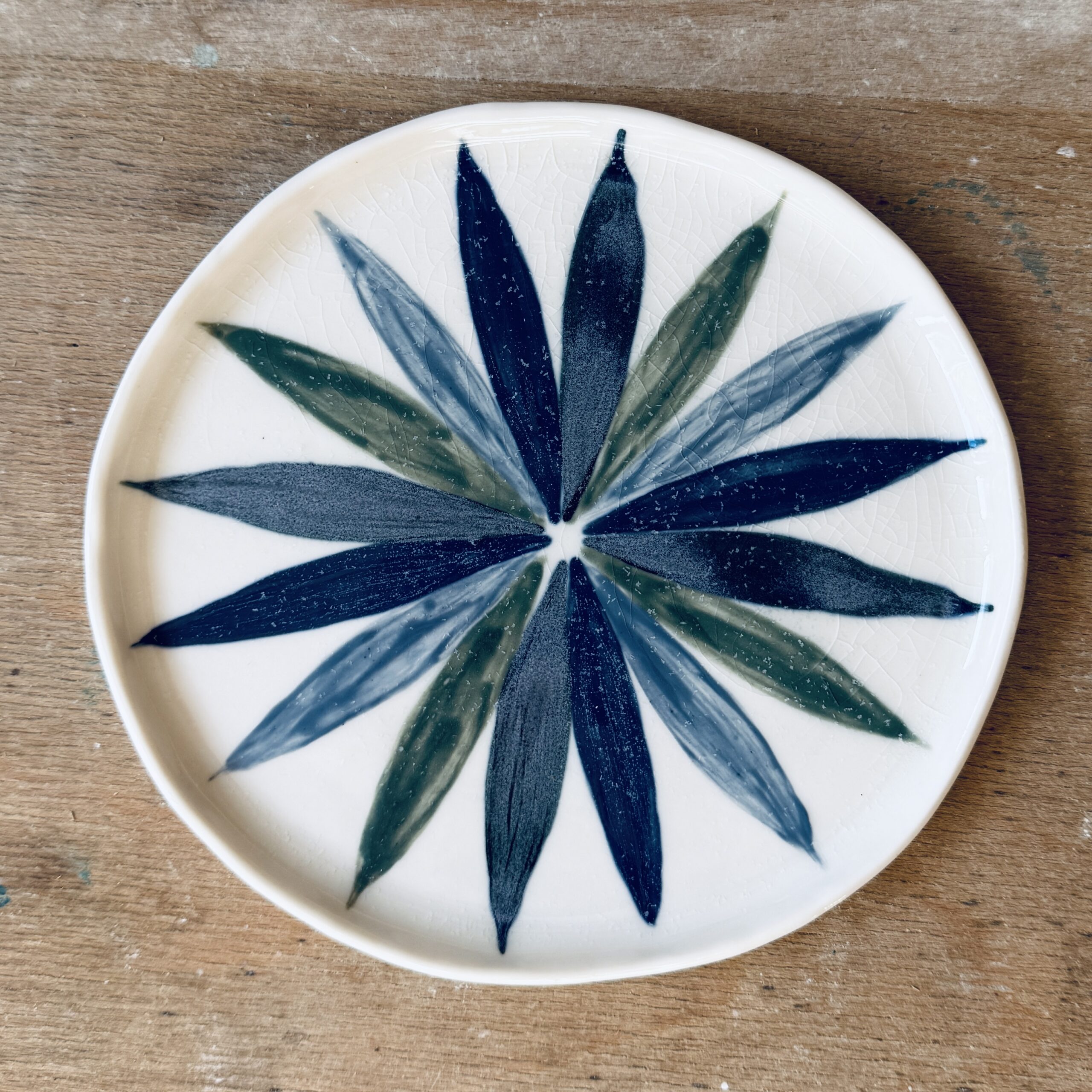 Assiette à dessert en porcelaine de Martha Stahlkopf motif rosace