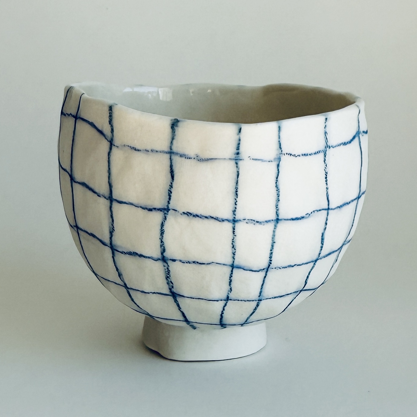 Petit bol en porcelaine motif quadrillage de Martha Stahlkopf