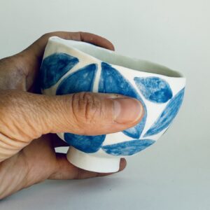 Petit bol en porcelaine – Motif feuilles bleues