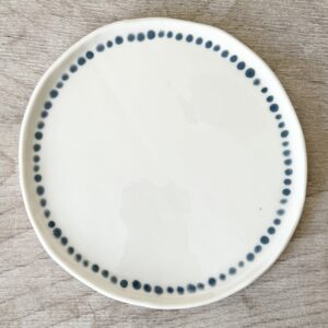 Assiette à dessert – Motif bordure de points en bleu clair