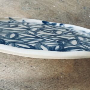 Assiette à dessert – Motif contour de feuilles bleues