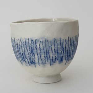 Petit bol en porcelaine – Motif bande traits bleus verticaux
