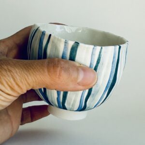 Petit bol en porcelaine – Motif rayures verticales en vert et bleu