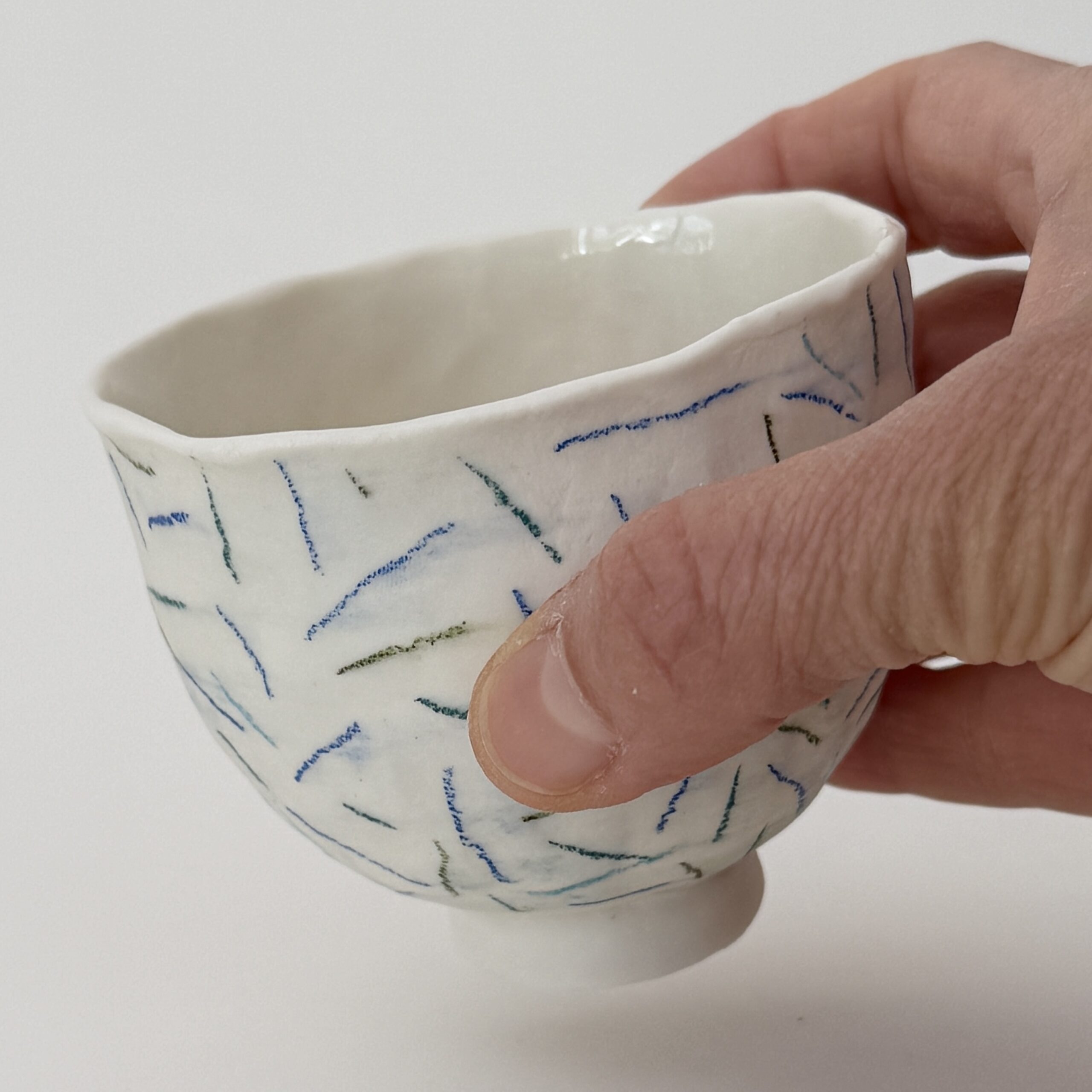 Petit bol en porcelaine – Motif petits traits de crayon