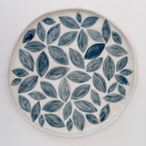 Plat en porcelaine – Motif feuilles en vert clair