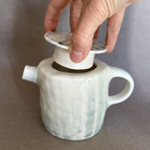 Petite théière en porcelaine – Bandes verticales couleur vert d&rsquo;eau