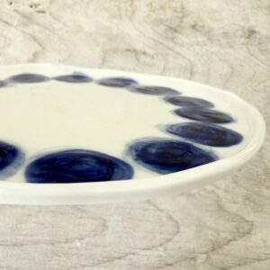 Assiette à dessert – Motif couronne de ronds bleus